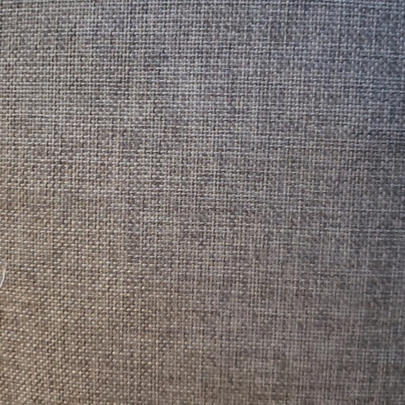 2 Accent Pillows - Picture 2 of 3